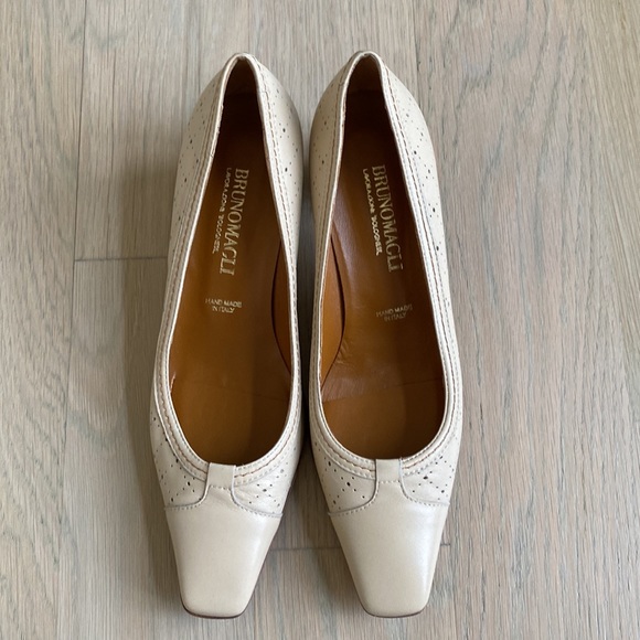 Bruno Magli Italian Pumps - Picture 3 of 9